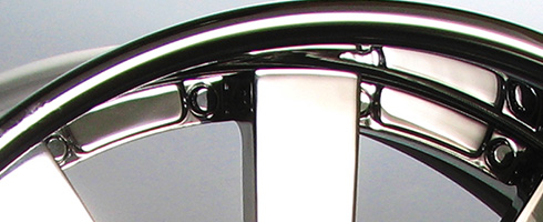 Chrome 金属クロームを薄膜に密着させたメッキ。銀白色の美しい金属発色を得られる仕様。